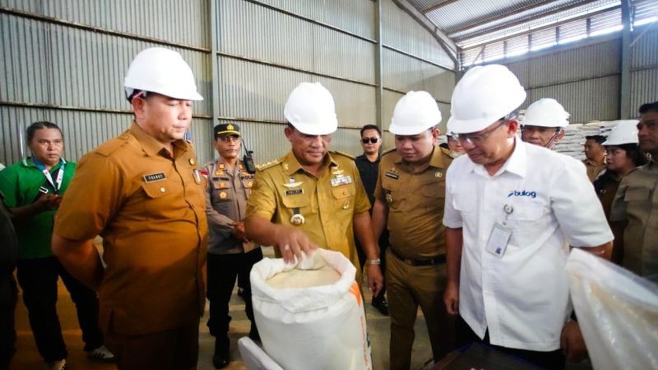 Kepala Bulog Sulut-Go memastikan stok beras Bulog Sulut-Go mencapai 24.000 ton, cukup hingga Maret 2026, menjamin ketersediaan pangan dan menahan inflasi menjelang Natal dan Tahun Baru.
