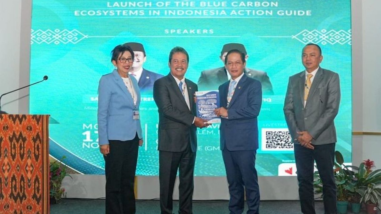 Pemerintah Indonesia resmi meluncurkan Peta Jalan Karbon Biru di COP30, menandai langkah maju dalam integrasi ekosistem pesisir untuk mitigasi perubahan iklim dan ekonomi karbon.