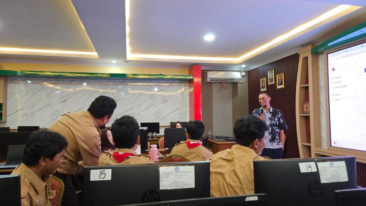 STT Nurul Fikri mendukung transformasi digital dalam pengelolaan administrasi guru dan kegiatan belajar mengajar (KBM). Foto: Istimewa