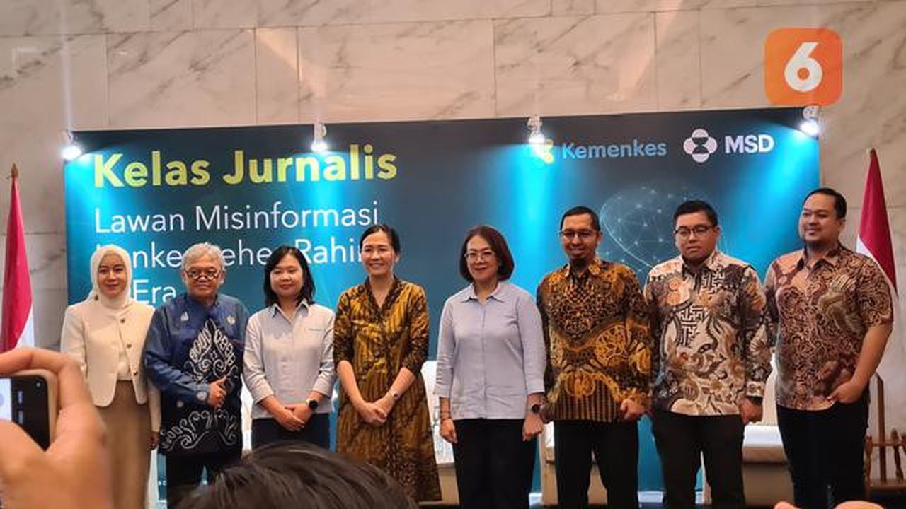 dr. Prima Yosephine, Prof. Soedjatmiko, Drg. Monica R. Nirmala dalam acara Kelas Jurnalis 2025: Lawan Misinformasi Kanker Leher Rahim di Era AI, Jakarta Selatan, Senin (17/11/2025).
