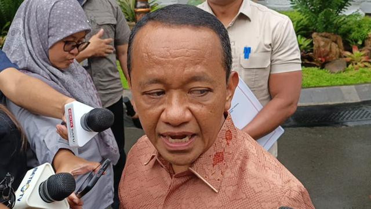 Ketua Umum Partai Golkar Bahlil Lahadalia  di Kompleks Istana Kepresidenan Jakarta, Selasa (18/11/2025). (Foto: liputan6.com/Lizsa Egeham).