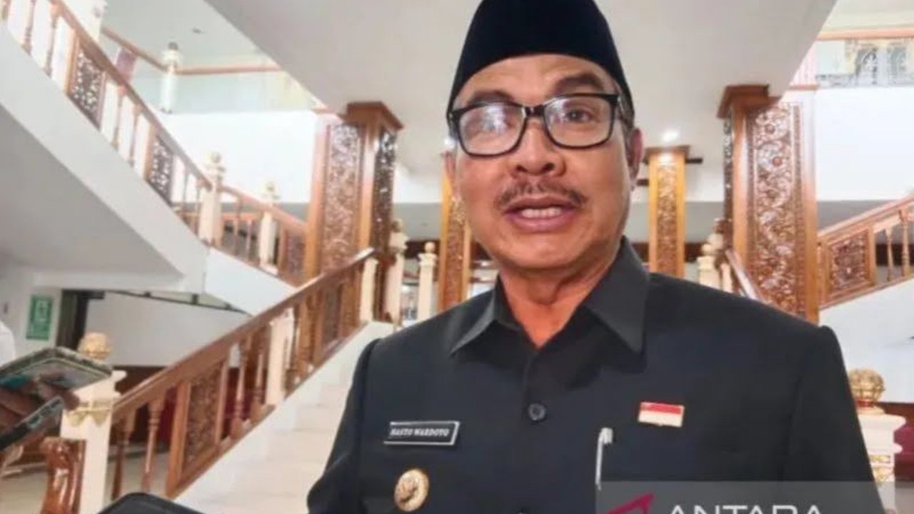 Pemkot Yogyakarta usulkan Rp10 miliar pada 2026 untuk konversi 1.000 becak motor menjadi becak listrik. Program ini menata transportasi roda tiga, menjaga keunikan, dan mengurangi polusi suara kota.