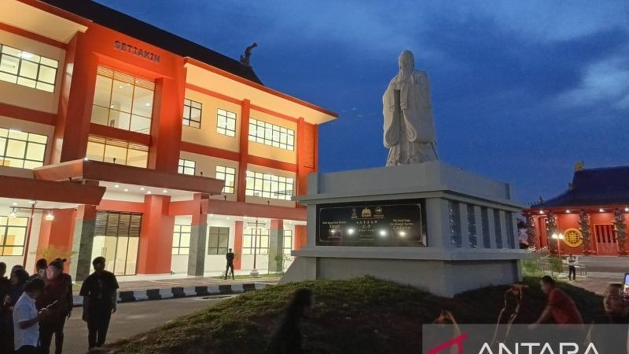 Menteri Agama Nasaruddin Umar menekankan pentingnya Harmonisasi Agama dan Budaya lokal di Indonesia, menegaskan bahwa substansi agama selalu mengedepankan cinta dan tidak boleh mempertentangkan budaya.