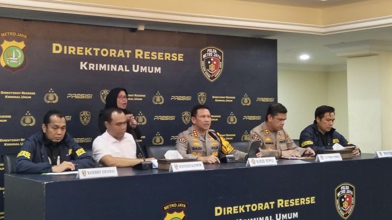 Penyelidikan kasus Ledakan SMAN 72 terus bergulir. Terduga pelaku, seorang ABH, masih dalam perawatan dan belum dapat dimintai keterangan, sementara polisi intensifkan koordinasi.