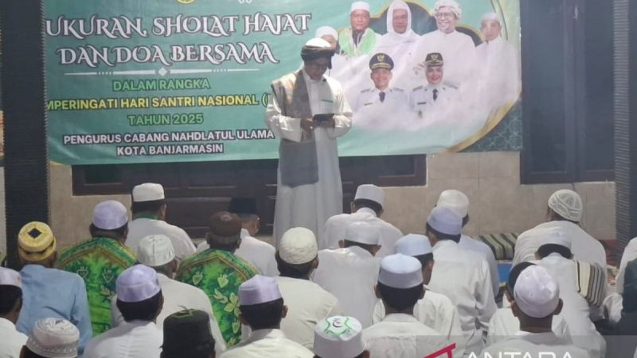 PCNU Banjarmasin peringati Hari Santri Nasional 2025 dengan mengenang sejarah Muktamar NU 1936 di kota tersebut, membangkitkan semangat Nahdliyyin dan santri.