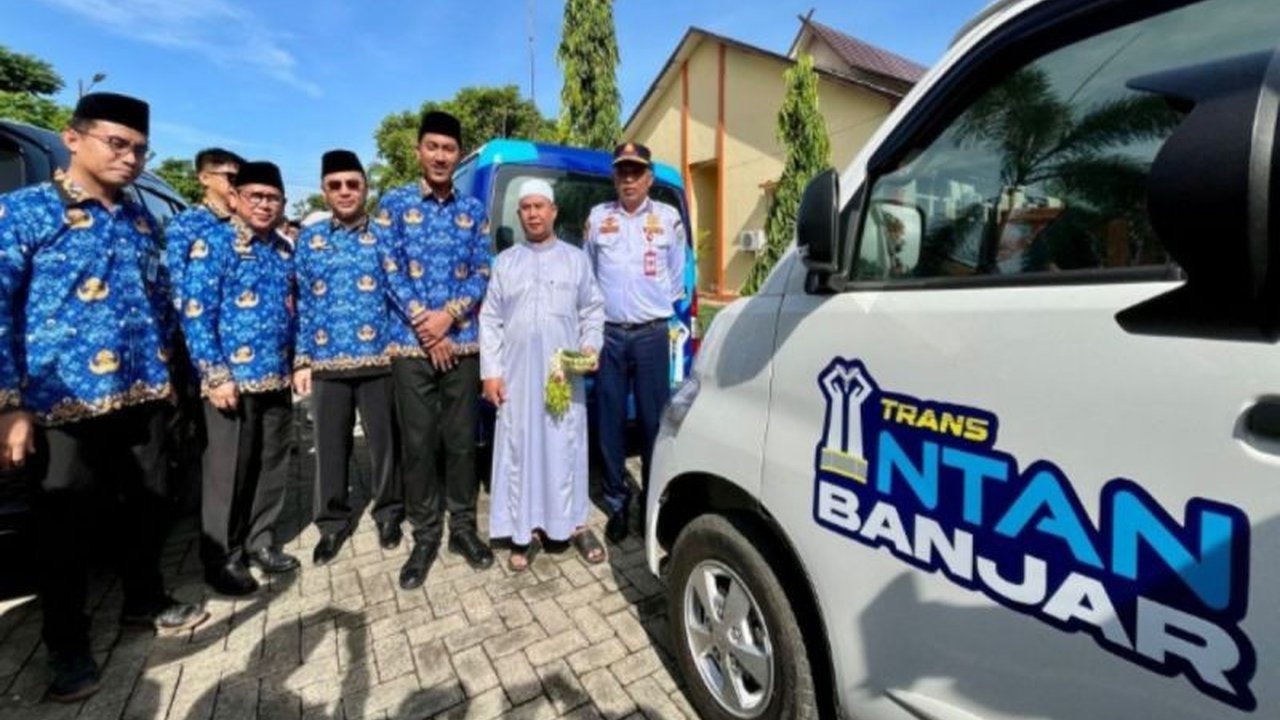 Bupati Banjar H. Saidi Mansyur secara resmi meluncurkan Trans Intan Banjar, layanan angkutan gratis yang siap memudahkan mobilitas warga dan kendalikan inflasi daerah.