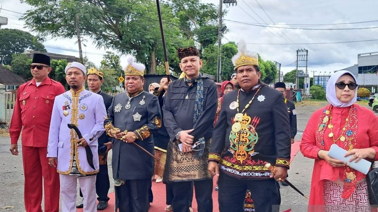 Raja dan Sultan se-Nusantara melakukan kunjungan kerja ke Rejang Lebong, Bengkulu. Silaturahim nasional ini diharapkan mampu mengangkat potensi wisata budaya daerah dan mempererat tali adat.