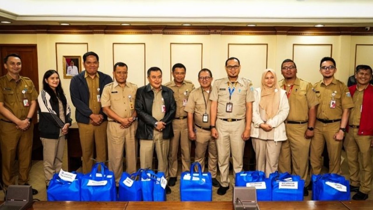 Progres pembayaran PKB Jakarta Barat telah mencapai 89,59%, mendekati target 101% untuk tahun 2025. Berbagai strategi digencarkan agar wajib pajak segera melunasi kewajibannya.