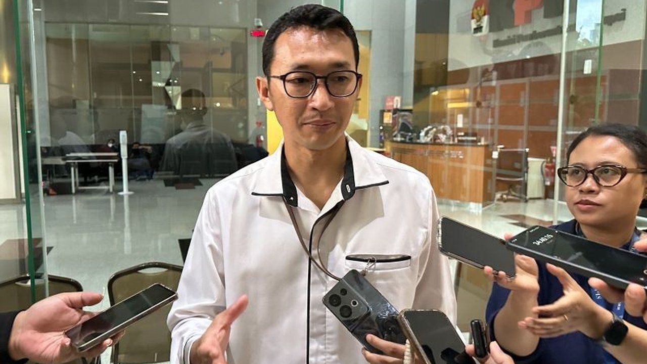 Komisi Pemberantasan Korupsi (KPK) memastikan tidak ada kendala dalam menahan lima tersangka kasus korupsi pembangunan jalan layang Riau, meskipun berkas masih dalam proses kelengkapan.