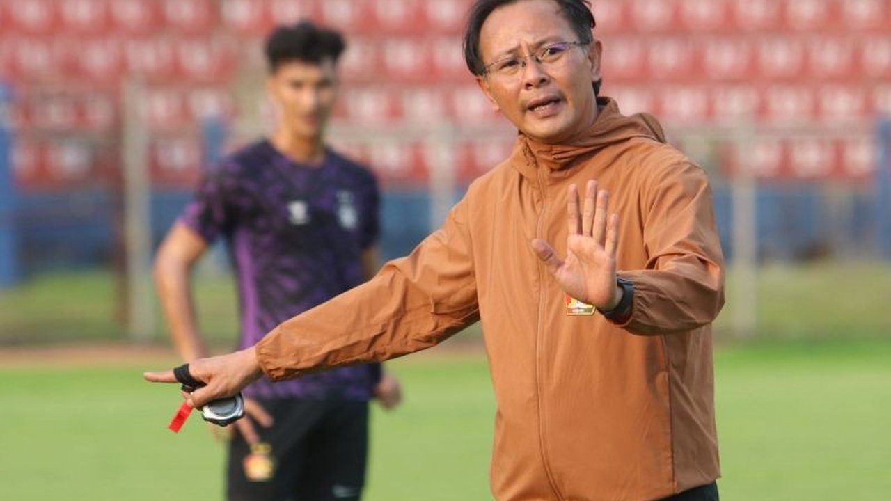 Pelatih Persik Kediri, Ong Kim Swee, menyambut positif laga Persik vs Persija di Stadion Manahan. Ia yakin fasilitas stadion mendukung performa terbaik timnya. Bagaimana strategi Persik?