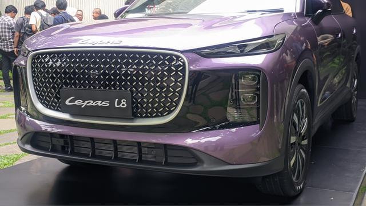 Melihat langsung unit Lepas L8 yang akan dipamerkan dalam ajang Gaikindo Jakarta Auto Week (GJAW) 2025 (Azkal Azkia)