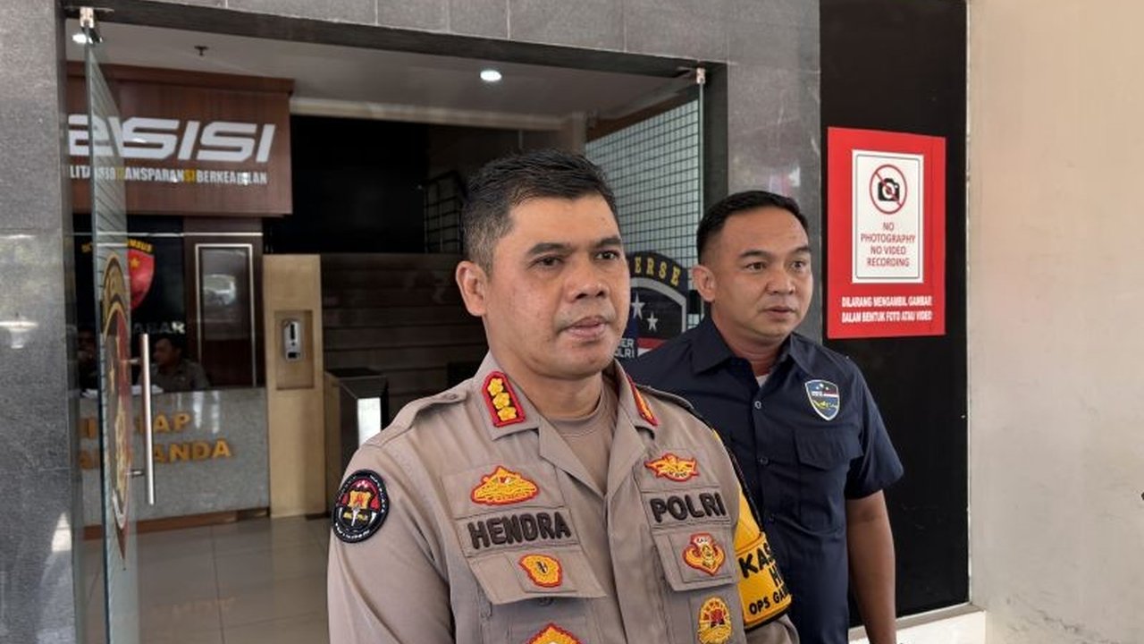 Polda Jabar sedang mengupayakan Pemulangan Rizki Kamboja, pemuda asal Kabupaten Bandung. Namun, terungkap fakta mengejutkan bahwa Rizki bukan korban TPPO, melainkan secara sadar menjadi operator penipuan daring.