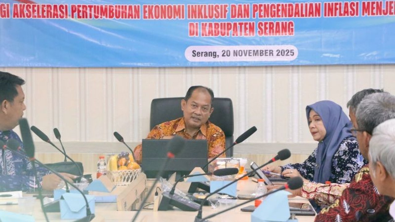 Pemerintah Kabupaten Serang menjamin stok pangan aman, khususnya beras dan minyak goreng, menjelang akhir tahun 2025. Langkah ini diambil untuk menjaga stabilitas harga dan mengendalikan inflasi di daerah.