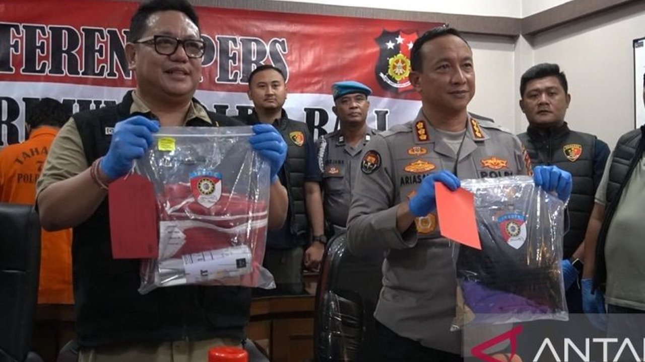 Polda Bali berhasil meringkus dua pelaku vandalisme bendera Merah Putih di Jembrana. Aksi pencoretan bendera ini dipicu kekhawatiran RUU KUHAP.