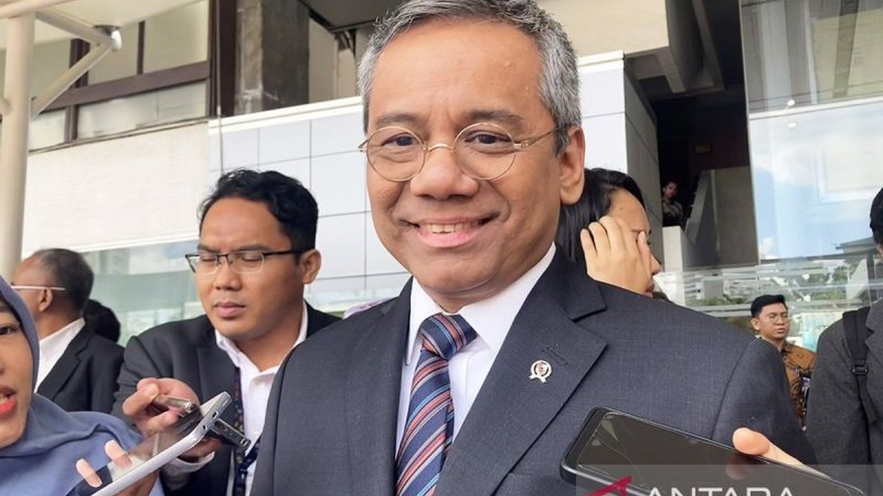 Hingga Oktober 2025, Pemerintah Indonesia telah menarik utang baru sebesar Rp570,1 triliun untuk menutup defisit APBN. Angka ini setara 77,94 persen dari target, menunjukkan upaya menjaga stabilitas fiskal.