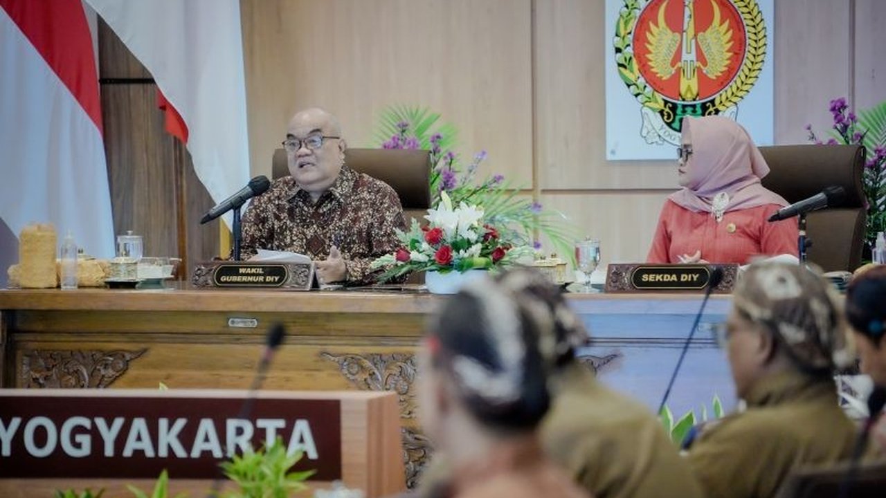 Pemerintah Daerah Istimewa Yogyakarta (DIY) berambisi besar untuk mencapai penurunan kemiskinan DIY hingga satu digit pada tahun 2026, meskipun angkanya masih di atas rata-rata nasional.