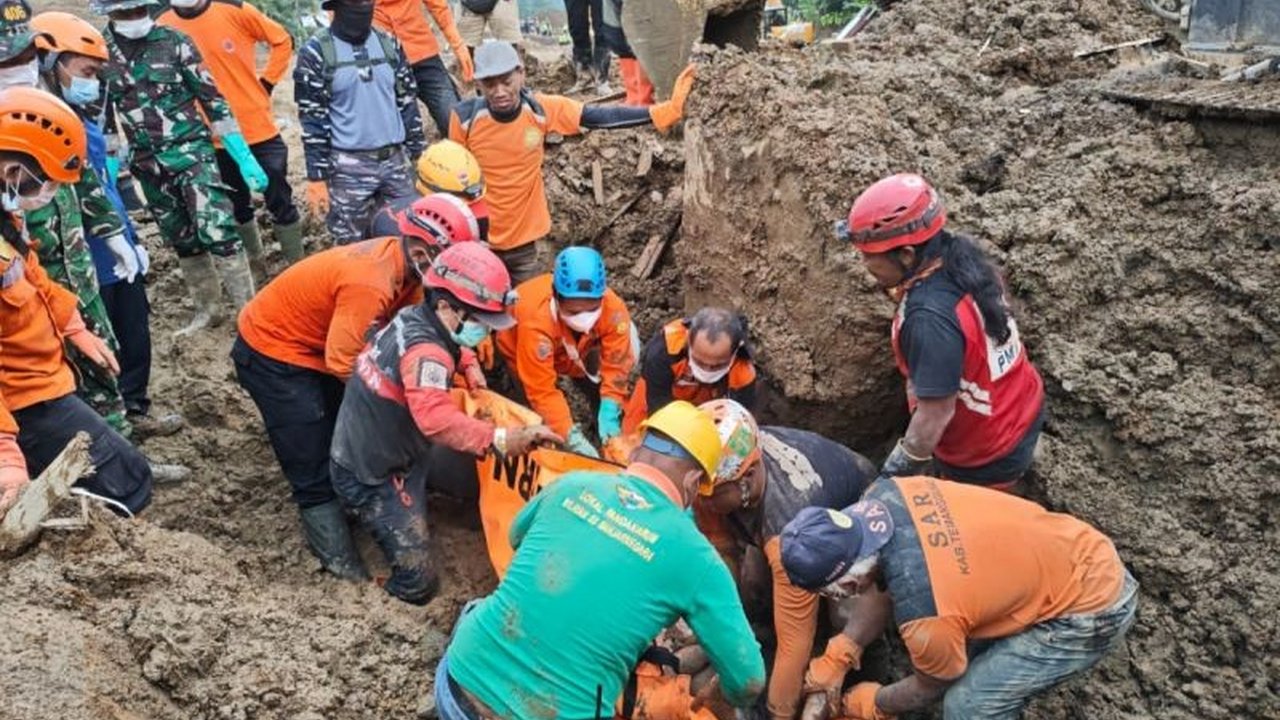 Tim SAR gabungan berhasil menemukan tujuh korban longsor Banjarnegara di Desa Pandanarum, menambah jumlah total korban meninggal menjadi sembilan orang.