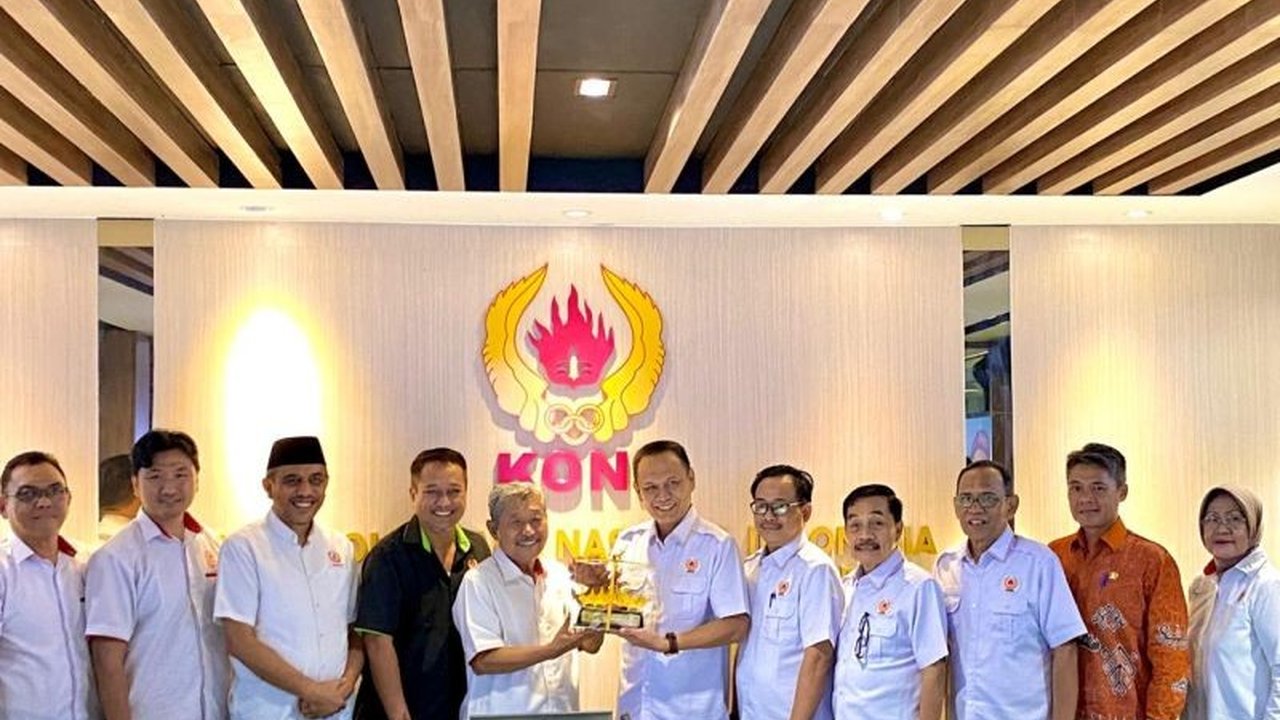 Lampung dan Banten secara resmi mendaftar sebagai Tuan Rumah PON XXIII 2032 dengan menyerahkan persyaratan awal, bahkan berpeluang menjadi tuan rumah PON 2028. Simak kesiapan dan tantangan kedua provinsi ini!