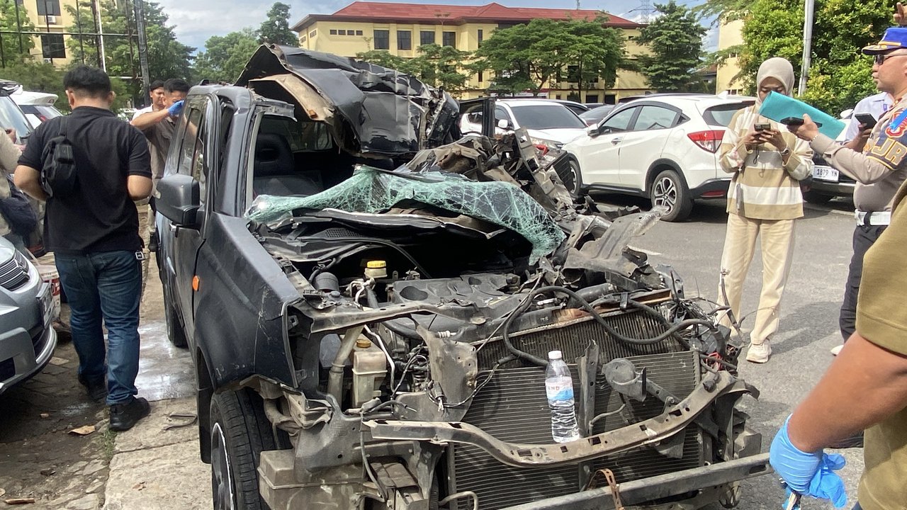 Tabrak Belakang Truk Hingga Ringsek, Pengemudi Kabur Ditemukan 34 Paket Ekstasi