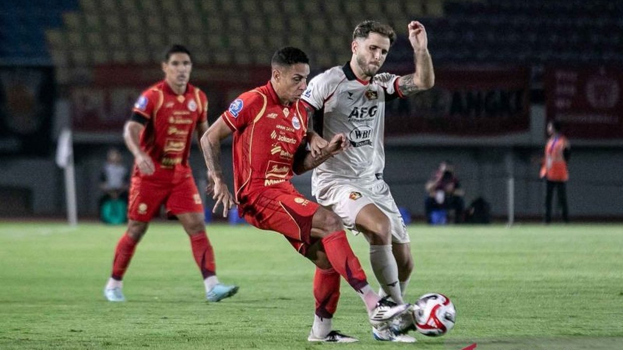 Pelatih Persija Jakarta, Mauricio Souza, menegaskan timnya lebih unggul dari Persik Kediri setelah meraih kemenangan 3-1, memperpanjang rekor kemenangan dan memantapkan posisi di klasemen BRI Super League.