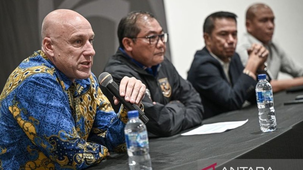 Direktur Teknik PSSI Alexander Zwiers mengumumkan road map sepak bola Indonesia yang komprehensif akan diluncurkan pada 2026 setelah proses studi mendalam. Apa saja rencana besar PSSI ke depan?