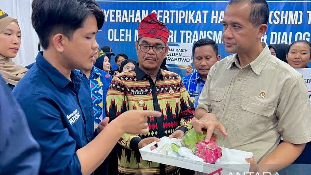 Kementerian Transmigrasi meluncurkan tiga pilot project transmigrasi baru tahun depan. Inisiatif ini memperkuat kawasan transmigrasi dengan pendampingan modern dan potensi lokal berkelanjutan, menjanjikan pusat ekonomi baru.