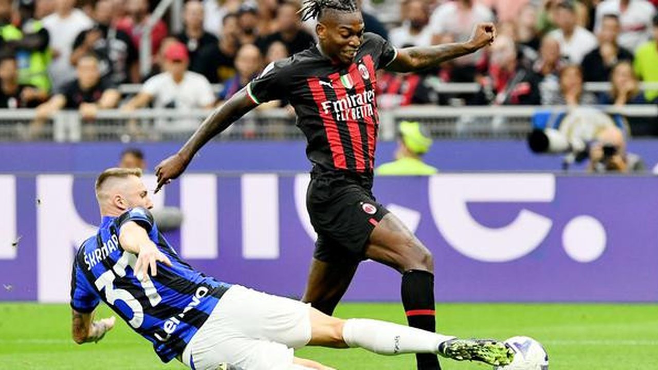 AC Milan berhasil meraih kemenangan pada laga derby melawan Inter Milan pada pekan ketujuh Serie A, Sabtu, (3/9/2022). (AFP/Isabella Bonotto)