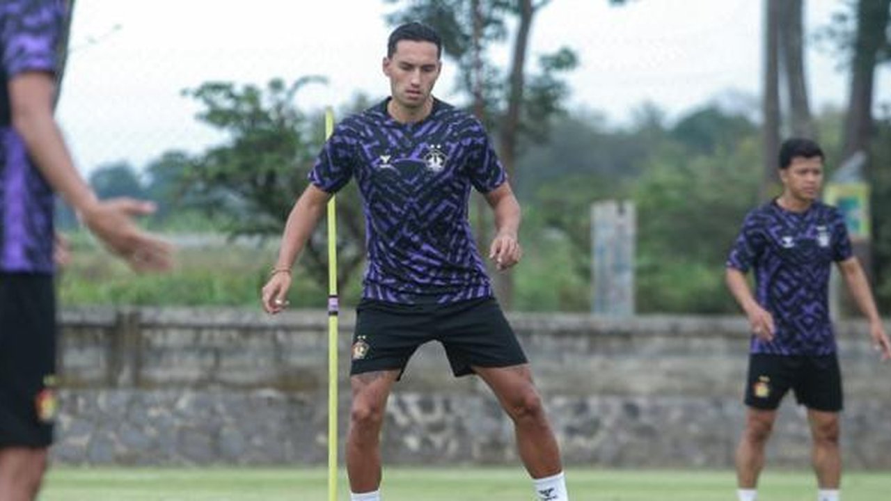 Ezra Walian menjadi rekrutan terakhir bagi Persik di BRI Liga 1 2024/2025. (Bola.com/Gatot Sumitro)