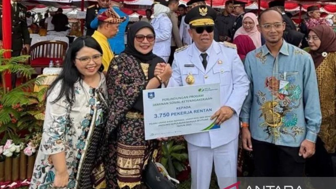 Sebanyak 3.750 pelaku UMKM di Babel kini terlindungi jaminan sosial. Pemprov Babel berikan bantuan iuran BPJS Ketenagakerjaan gratis, tingkatkan keamanan kerja.