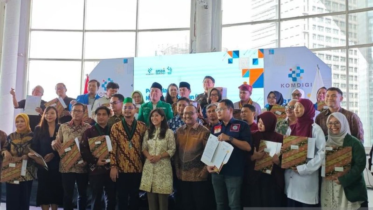 Kementerian Komunikasi dan Digital (Komdigi) berkolaborasi dengan 35 mitra strategis untuk memperkuat Literasi Digital dan pengembangan talenta di seluruh Indonesia, menghadapi tantangan ruang digital yang kompleks.