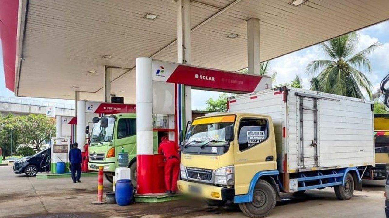 Ditlantas Polda Sumsel menyatakan Aturan Baru Biosolar Palembang efektif mengurai kemacetan akibat antrean panjang di SPBU, membawa angin segar bagi lalu lintas kota.