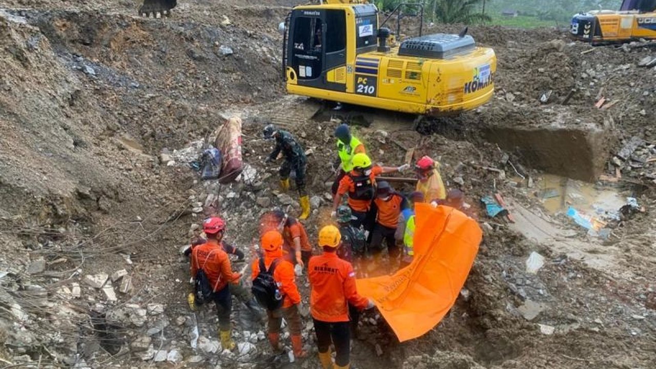 Tim SAR gabungan berhasil mengevakuasi dua jenazah korban longsor Banjarnegara di Desa Pandanarum pada Jumat, menambah total korban ditemukan menjadi 12 orang. Proses pencarian masih berlanjut.