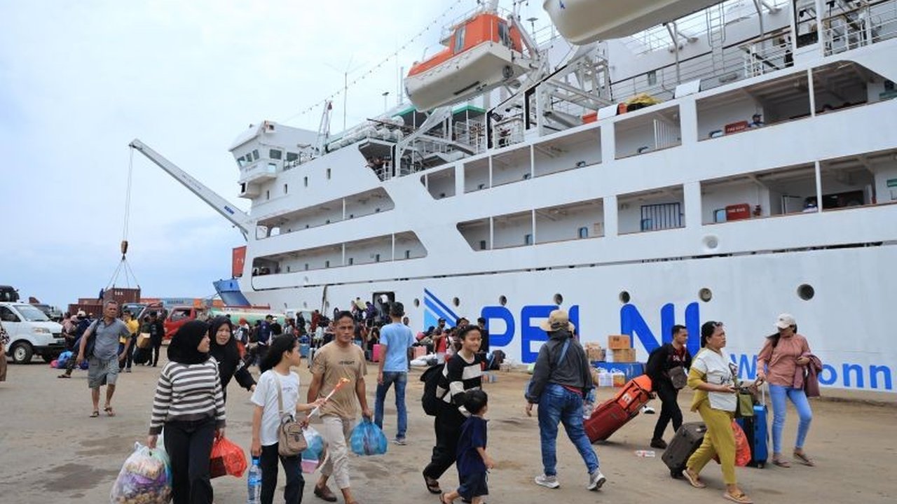 PT Pelni menyiagakan 11 unit kapal untuk mendukung arus mudik Natal 2025 dan Tahun Baru 2026 di Nusa Tenggara Timur (NTT), mengantisipasi peningkatan penumpang hingga 7 persen.