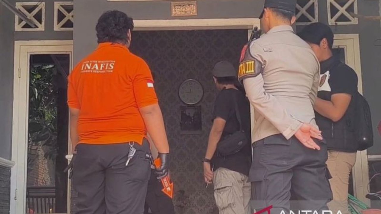 Polres Indramayu tengah mendalami motif di balik kasus pembunuhan seorang ibu rumah tangga di Krangkeng. Seorang remaja, tetangga korban, telah diamankan polisi.