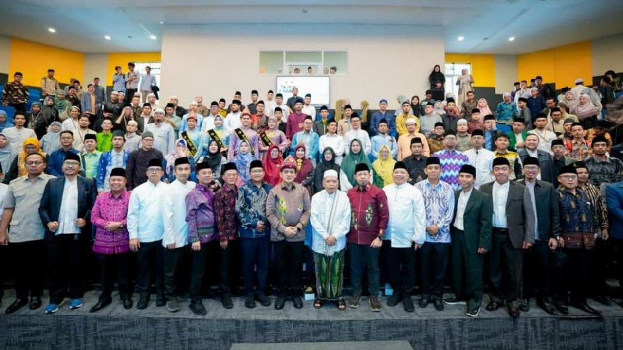 Wakil Menteri Agama mendorong pesantren untuk menjadi lembaga pendidikan adaptif yang mampu melahirkan generasi berwawasan luas, memadukan tradisi keilmuan Islam dengan kemajuan teknologi.