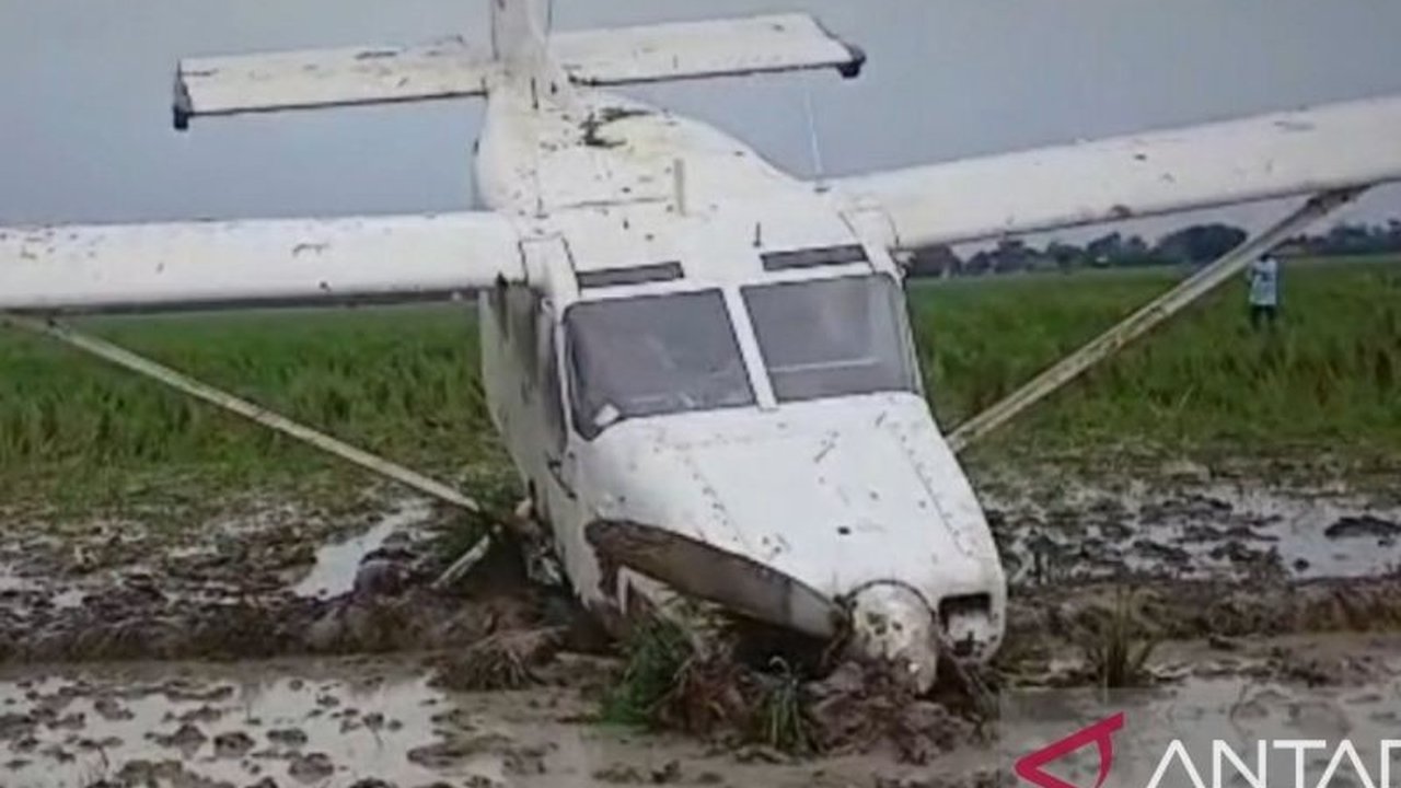 Pilot Kapten Eko Agus Nugroho menduga mesin pesawatnya mengalami 'loss power' sebelum Pesawat Jatuh Karawang, mengharuskan pendaratan darurat di areal persawahan.