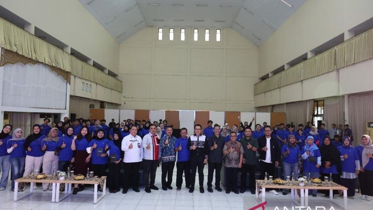 Pelaksana Harian Wali Kota Bekasi menegaskan pentingnya Anak Muda Melek Politik sebagai fondasi demokrasi berkualitas, mendorong generasi Z untuk berani berkontribusi.