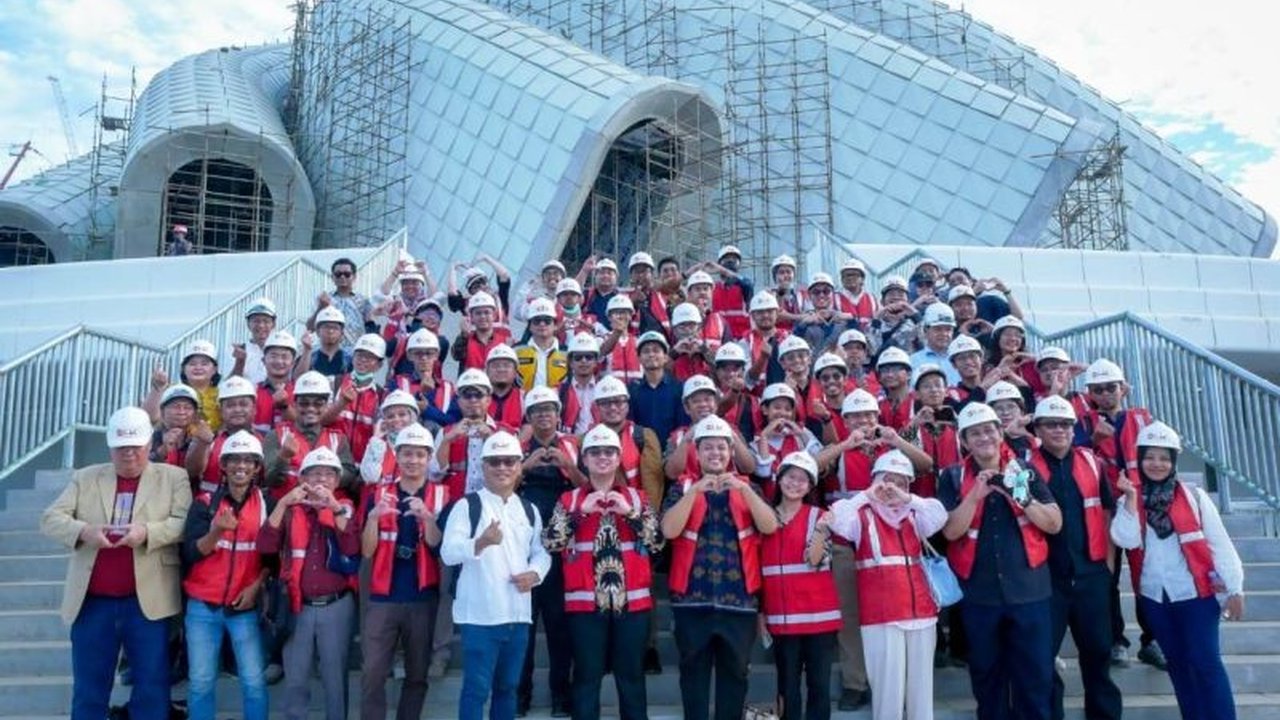 Sebanyak 53 peserta berhasil lolos seleksi awal Sayembara Desain Pusat Kebudayaan Nusantara, melanjutkan tahap penyusunan karya untuk melahirkan ikon budaya di IKN. Kreativitas mereka diharapkan mampu merepresentasikan semangat Indonesia.