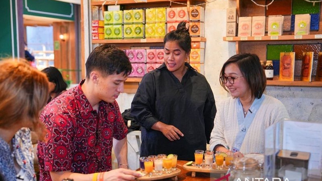 Wakil Menteri Ekraf Irene Umar menyoroti pentingnya kolaborasi dengan kreator global sebagai strategi ampuh untuk memperluas jangkauan promosi Ekonomi Kreatif Indonesia di kancah internasional. Temukan bagaimana langkah ini membuka peluang baru!