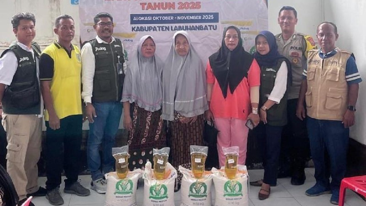 Perum Bulog Sumut telah menyalurkan Bantuan Pangan Bulog Sumut kepada puluhan ribu keluarga penerima, berupa beras dan MinyaKita, guna menjaga ketahanan pangan dan stabilitas harga.