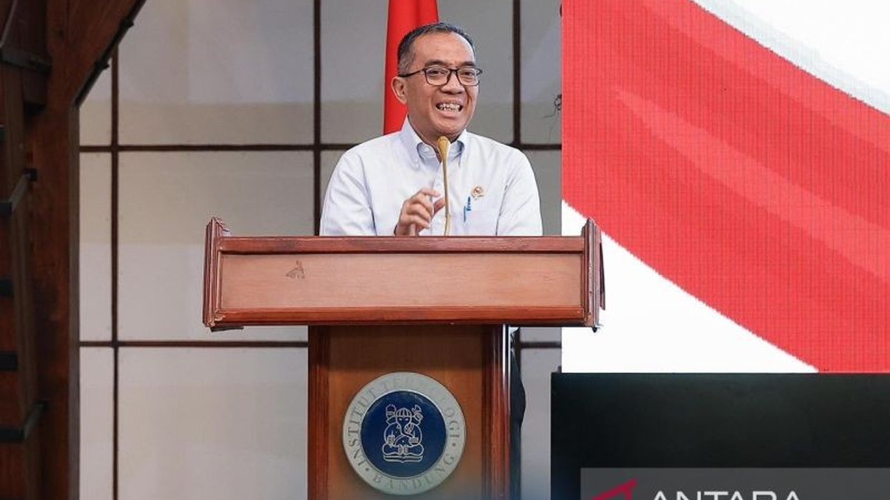 Mendiktisaintek Brian Yuliarto meminta perguruan tinggi perkuat Pendidikan Sains dan Inovasi demi akselerasi pembangunan dan reindustrialisasi nasional. Simak urgensinya!