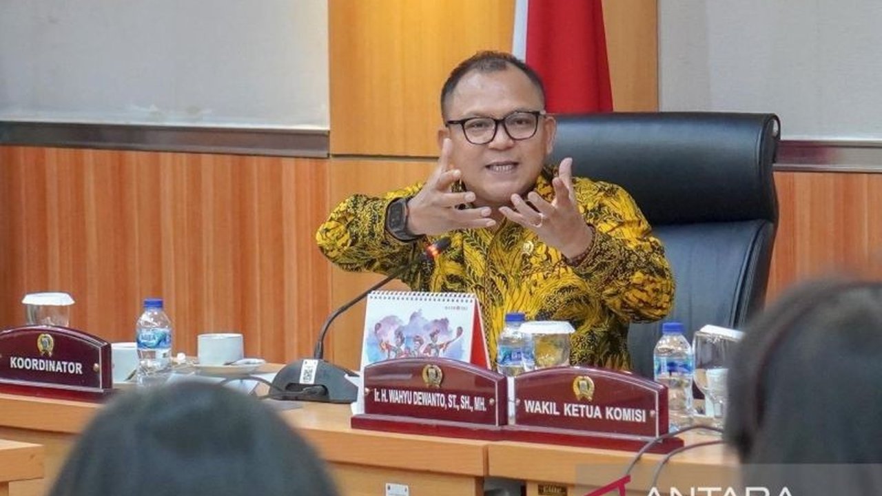 DPRD DKI Jakarta mengapresiasi langkah cepat KAI dalam Penanganan Longsor Menteng yang mengancam warga. Warga berharap solusi permanen untuk keamanan lingkungan.