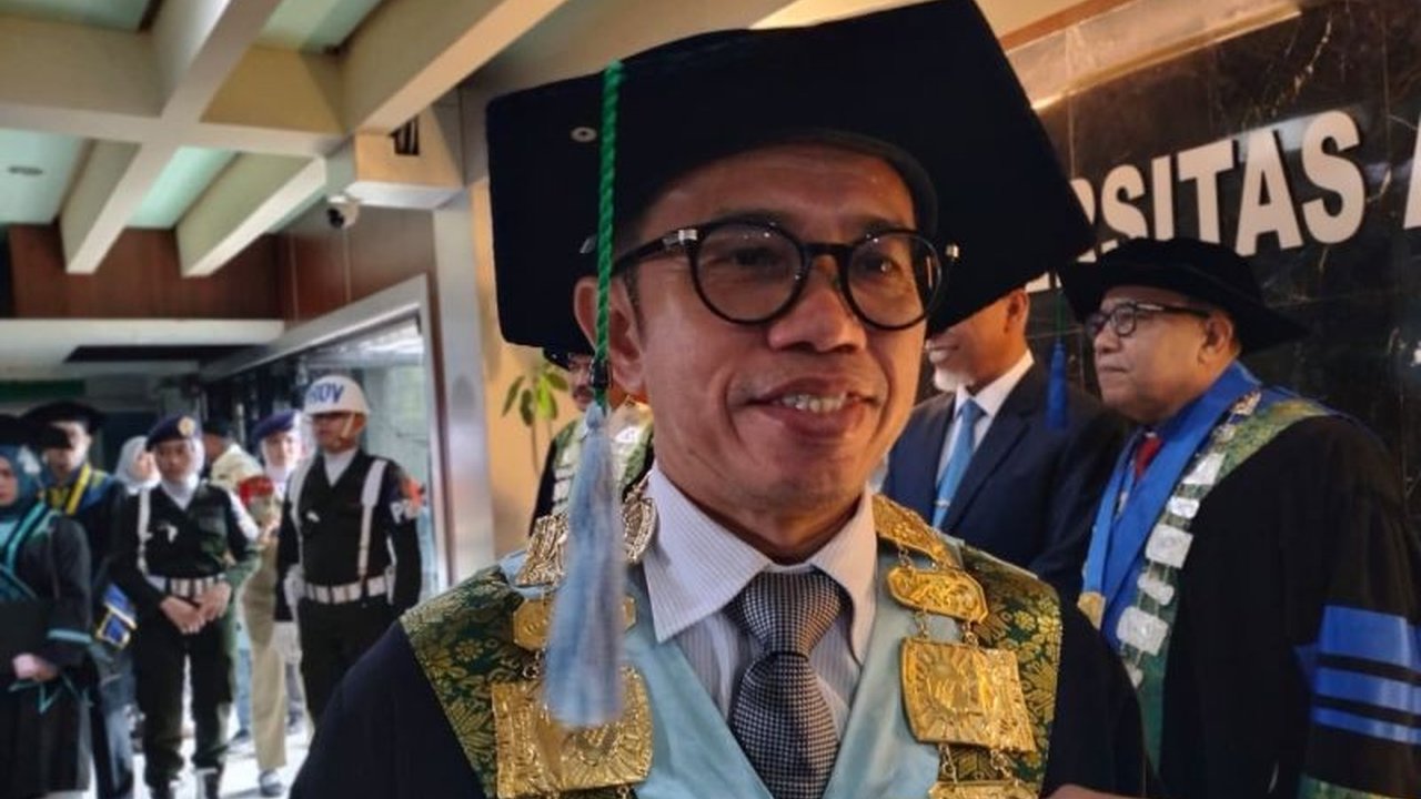 Mulai tahun 2025, Universitas Andalas (Unand) akan menerbitkan Ijazah Elektronik Unand bersamaan dengan fisik. Langkah ini untuk menjamin legalitas lulusan dan antisipasi risiko kehilangan.