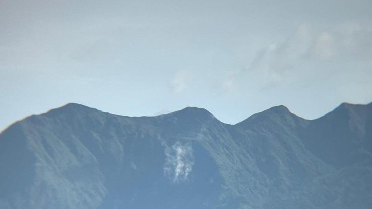 Badan Penanggulangan Bencana Daerah (BPBD) Bima mengeluarkan imbauan evakuasi bagi warga yang mendiami Pulau Sangeang menyusul peningkatan aktivitas vulkanik Gunung Sangeang Api ke status Waspada.