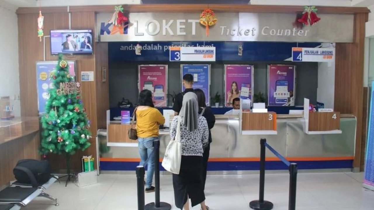 PT KAI Daop 7 Madiun tawarkan Diskon Tiket KAI Natal Tahun Baru sebesar 30% untuk KA ekonomi non-subsidi, mempermudah mobilitas dan mendukung pariwisata akhir tahun.