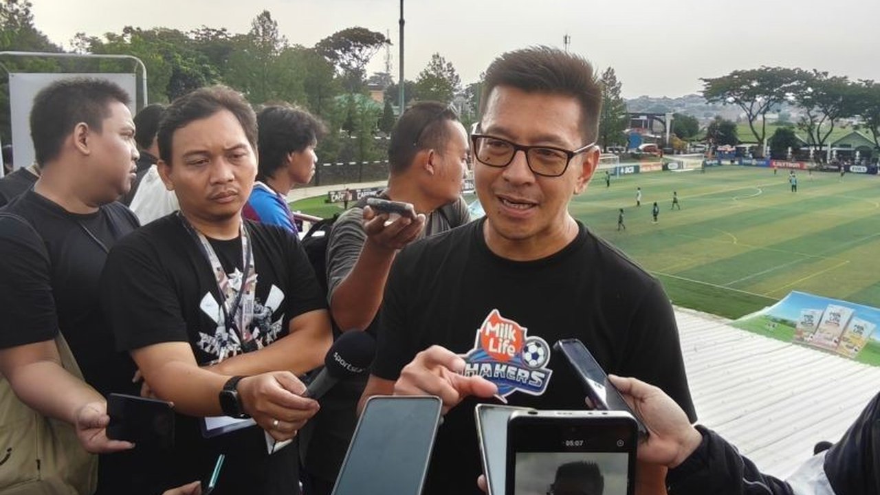 Ajang MilkLife Soccer Challenge 2025 di Jakarta mencetak rekor peserta terbanyak, menarik 2.695 siswi. Simak bagaimana turnamen ini memajukan sepak bola putri Indonesia.