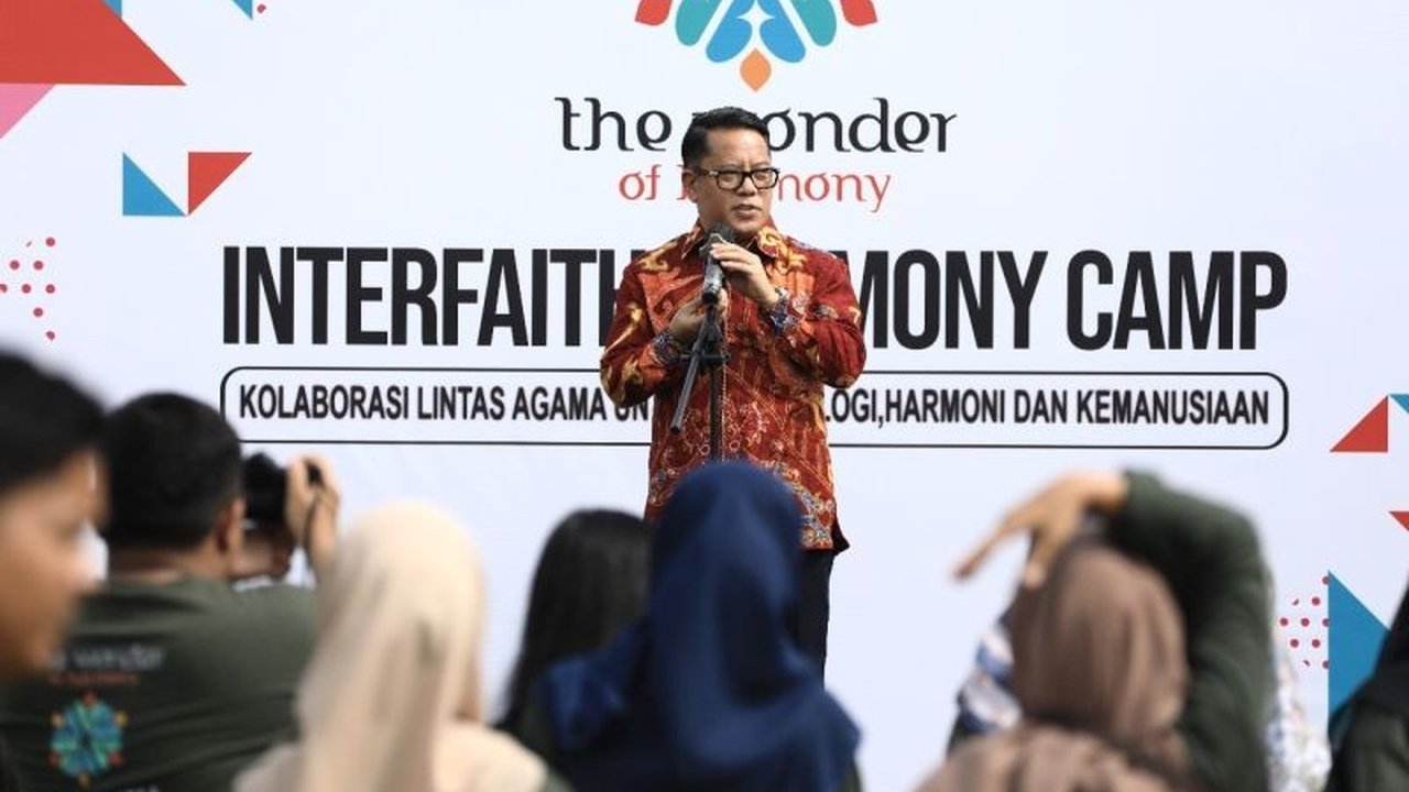 Kementerian Agama sukses menggelar Kemah Lintas Agama di Bogor pada 21-22 November 2025, bertujuan memperkuat kerukunan beragama di kalangan pemuda melalui interaksi dan kolaborasi.