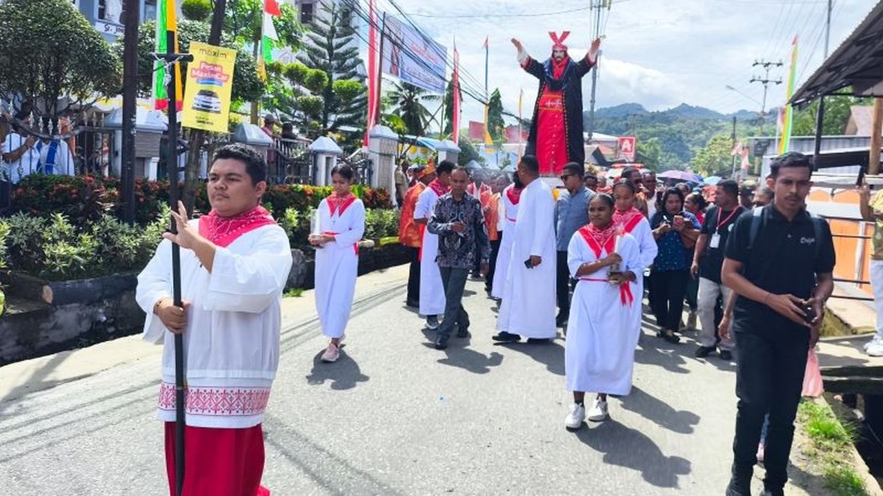 Pemerintah Kota Ambon menegaskan komitmennya memperkuat nilai damai dan toleransi melalui Perarakan Arca Kristus Raja, sebuah perayaan spiritual yang sarat makna sosial dan kerukunan.