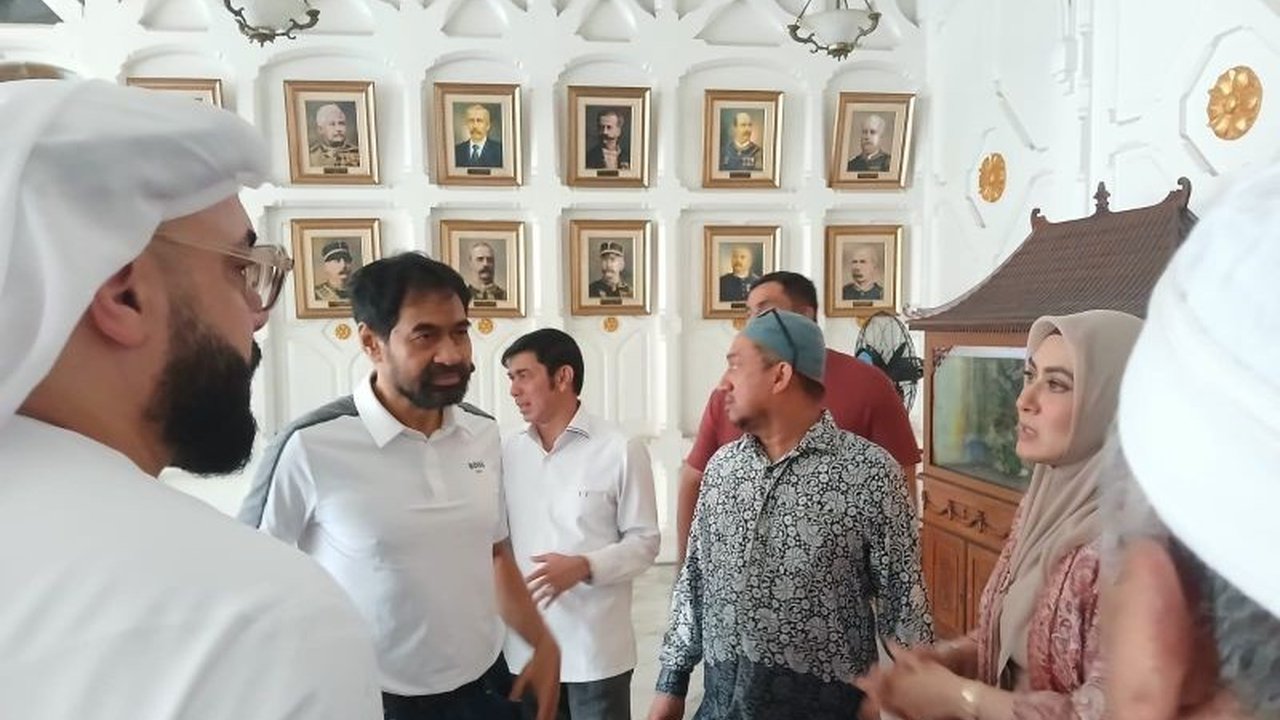 Pemerintah Aceh menargetkan pemberangkatan Umrah Langsung Aceh ke Arab Saudi pada awal 2026 menggunakan maskapai khusus SAM Airlines, membuka babak baru perjalanan ibadah.