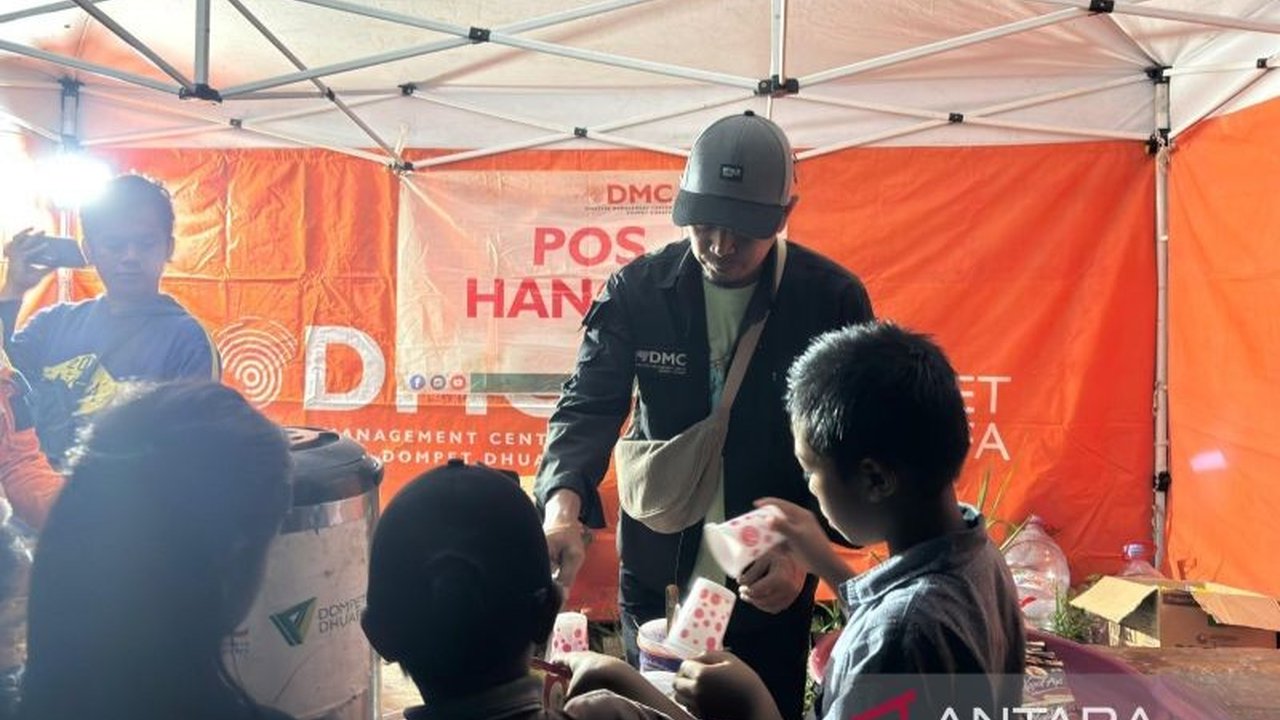 Dompet Dhuafa menyalurkan bantuan kebutuhan pokok dan mendirikan pos hangat bagi korban erupsi Semeru di Lumajang, serta mendukung penyintas longsor Banjarnegara. Simak selengkapnya mengenai respons cepat Dompet Dhuafa Erupsi Semeru.